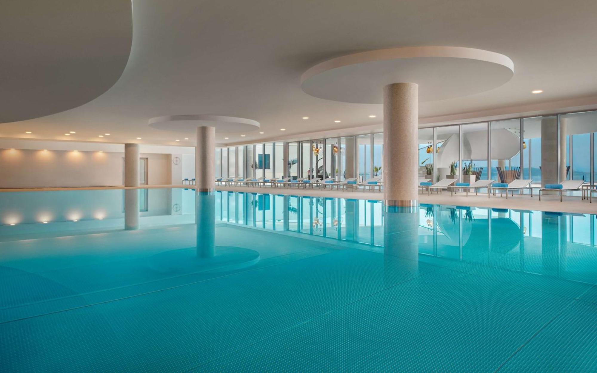 Hilton Rijeka Costabella Beach Resort And Spa المظهر الخارجي الصورة The swimming pool at the hotel