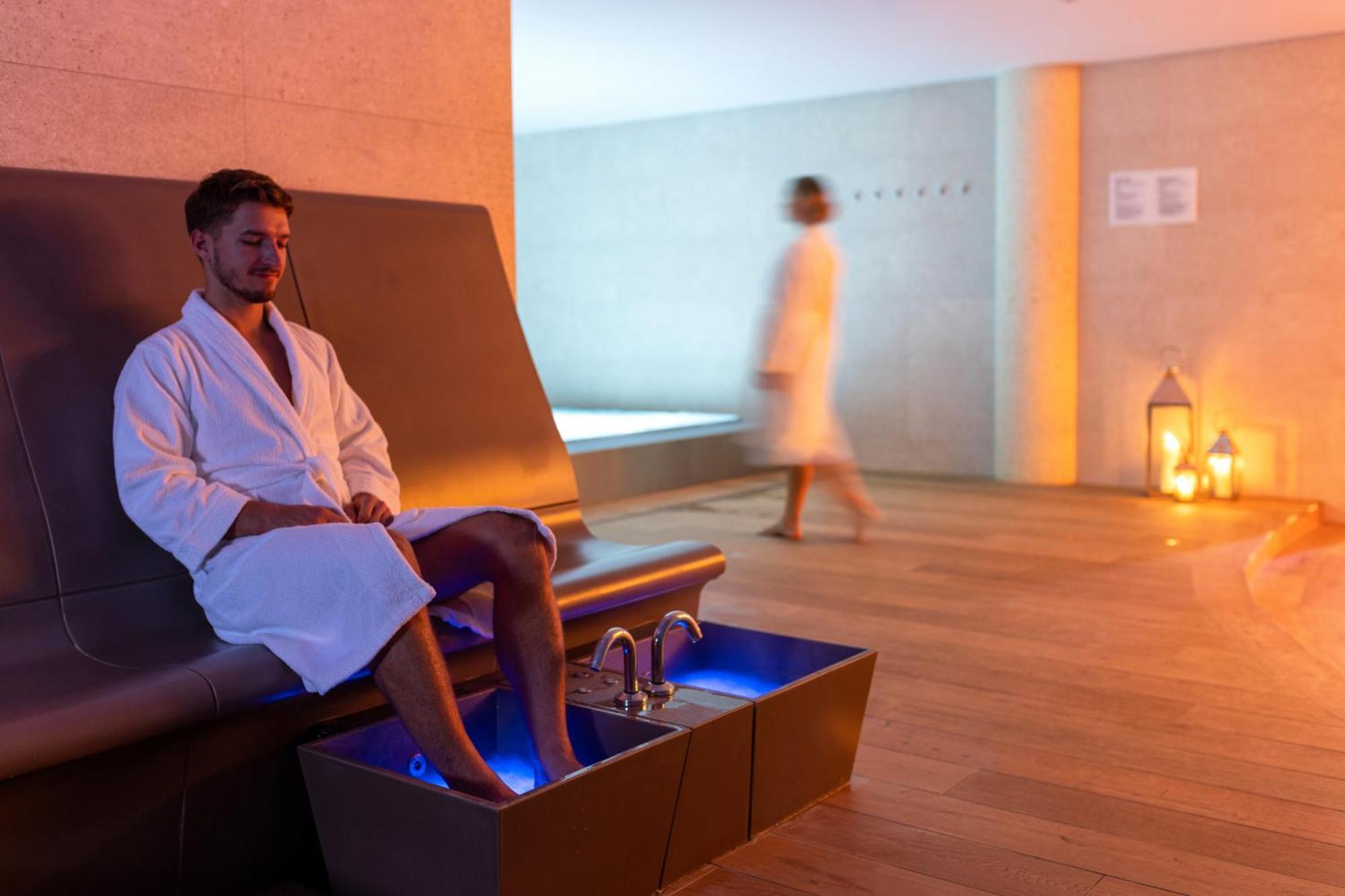 Hilton Rijeka Costabella Beach Resort And Spa المظهر الخارجي الصورة A foot bath