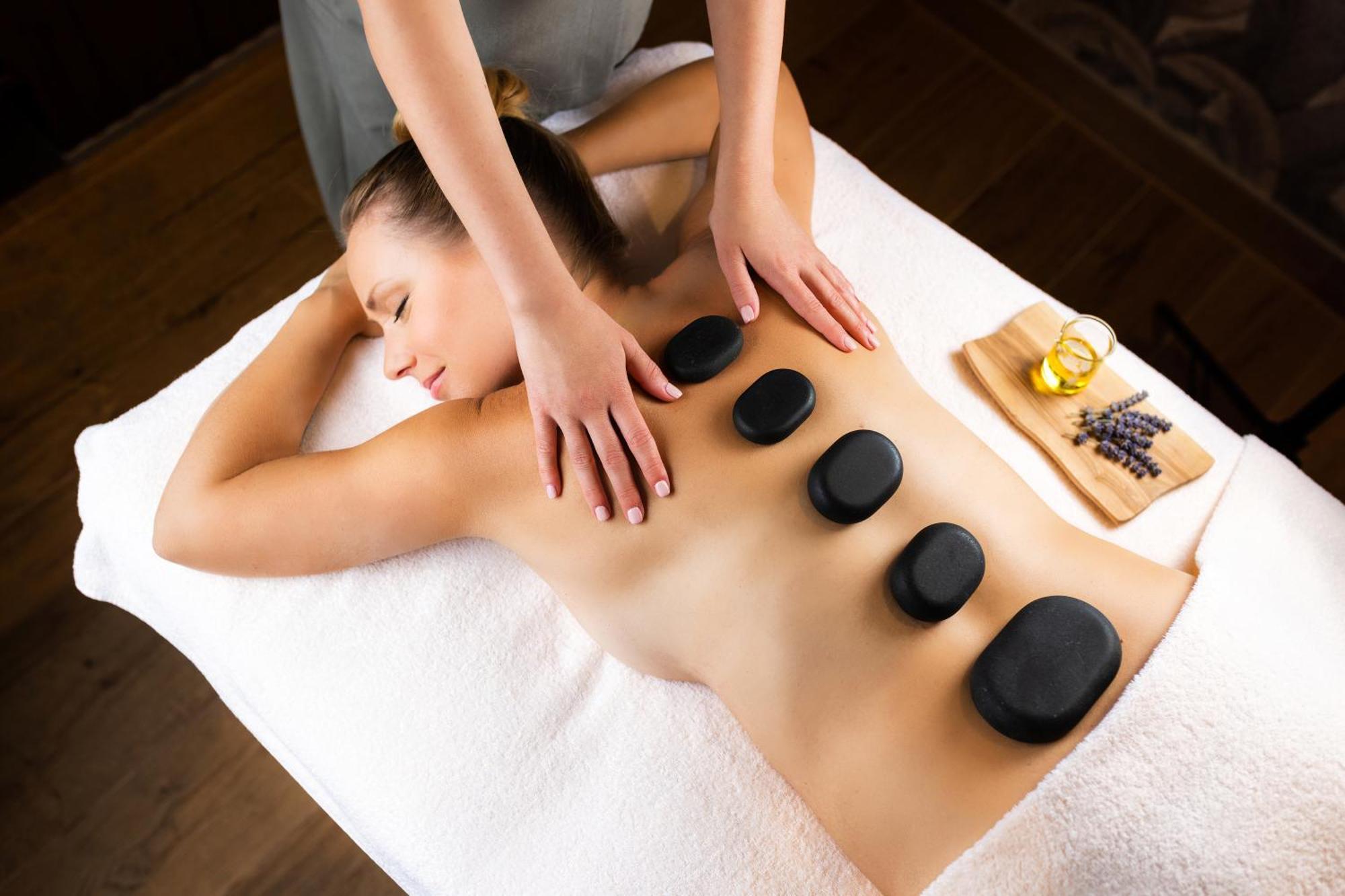 Hilton Rijeka Costabella Beach Resort And Spa المظهر الخارجي الصورة Hot stone massage