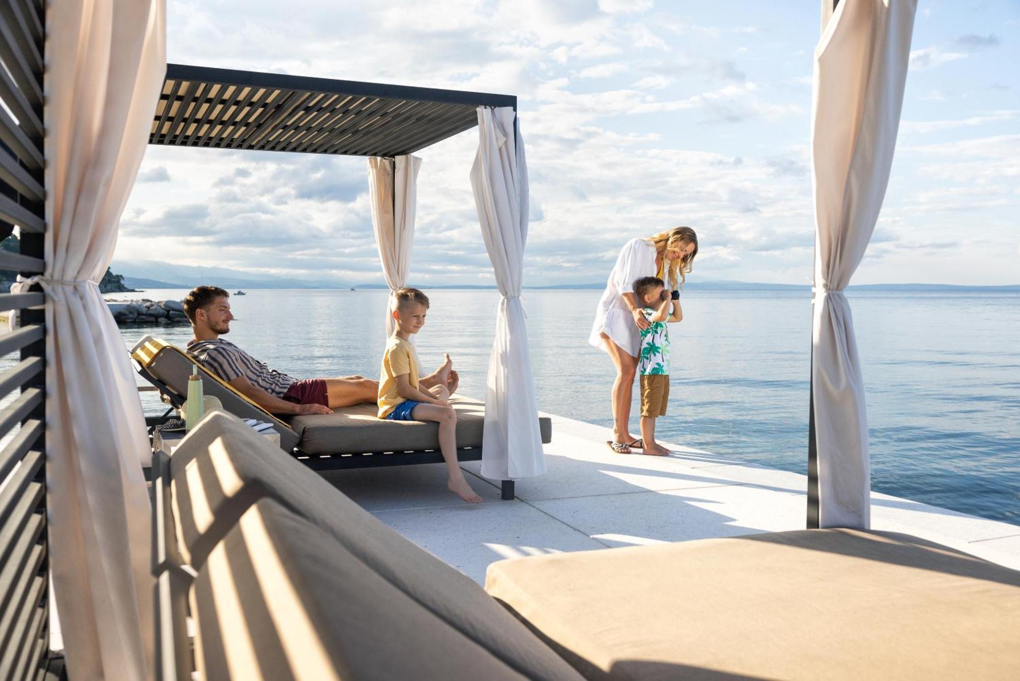 Hilton Rijeka Costabella Beach Resort And Spa المظهر الخارجي الصورة The Beach at The Westin