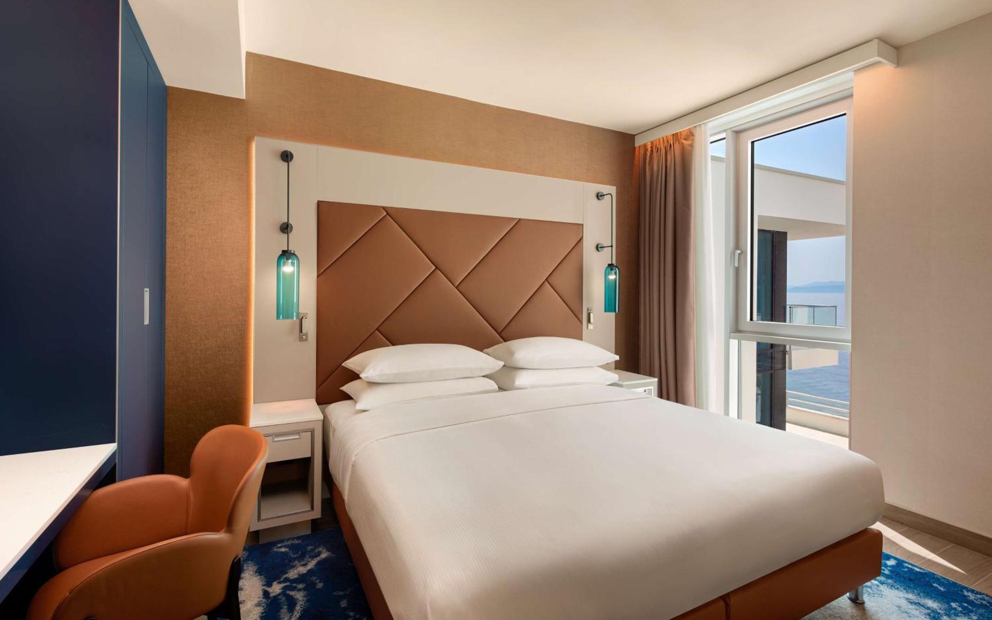 Hilton Rijeka Costabella Beach Resort And Spa المظهر الخارجي الصورة A bedroom at the hotel