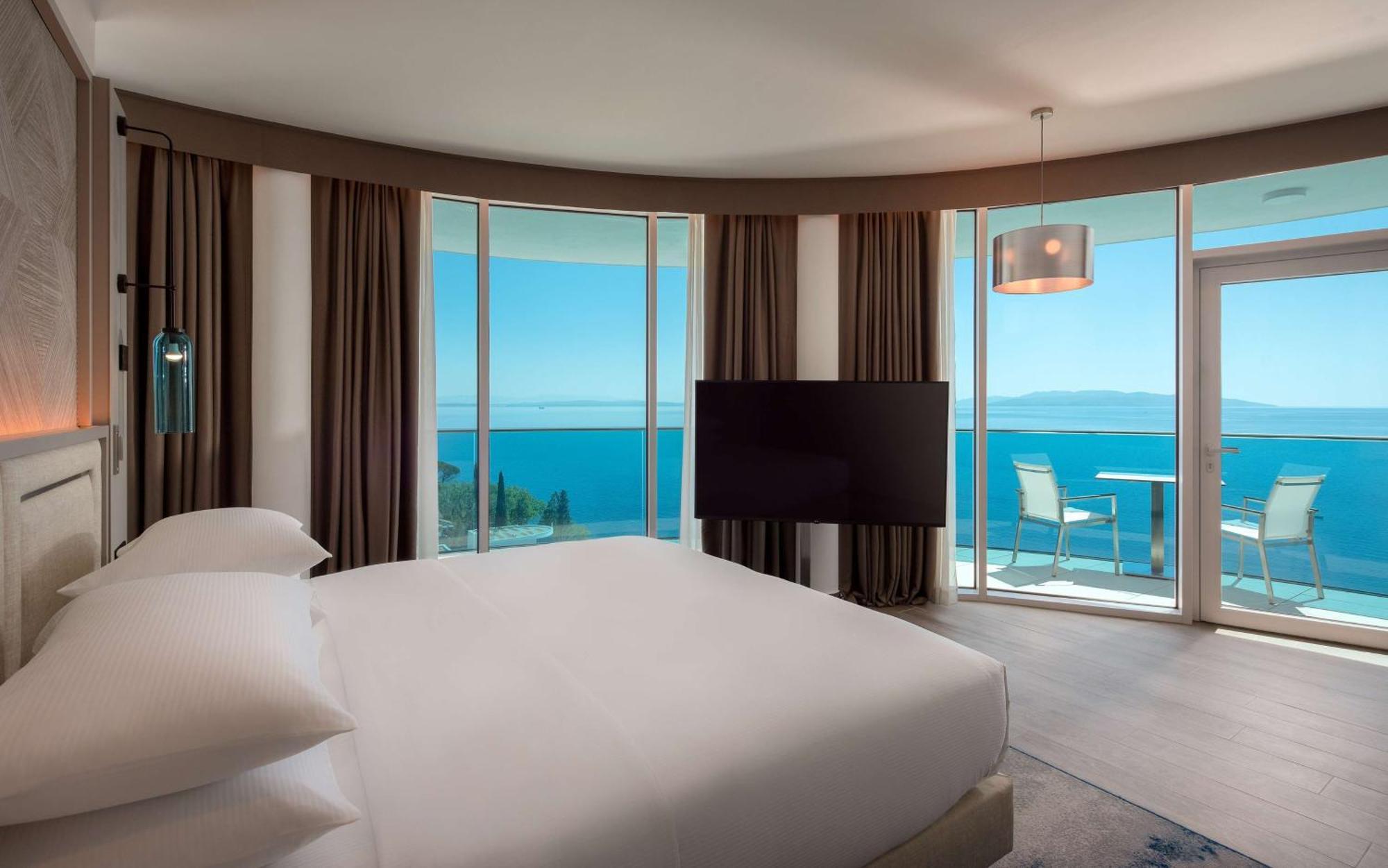 Hilton Rijeka Costabella Beach Resort And Spa المظهر الخارجي الصورة Suite