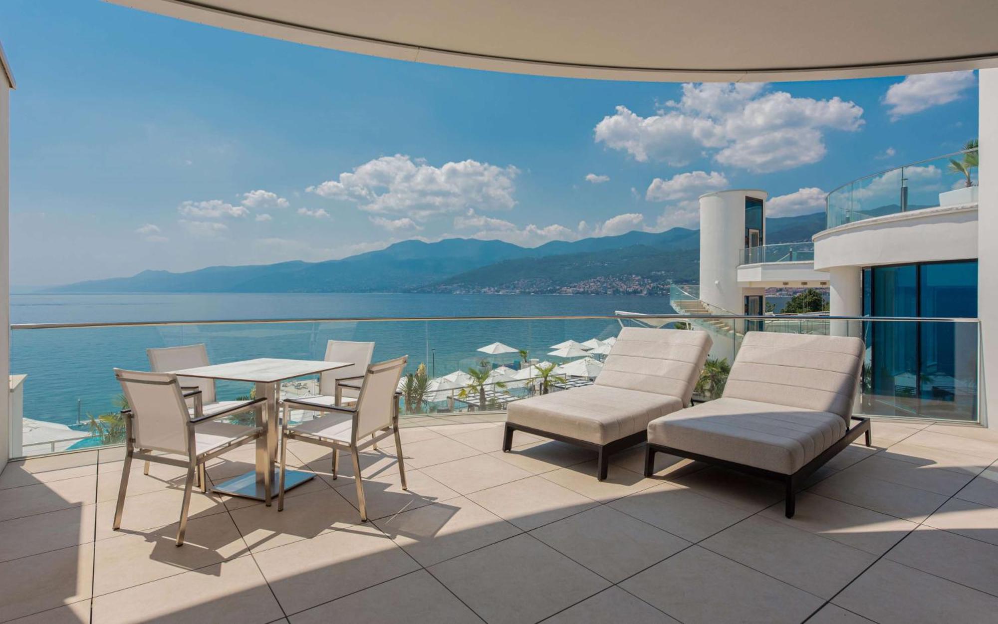 Hilton Rijeka Costabella Beach Resort And Spa المظهر الخارجي الصورة View from the hotel